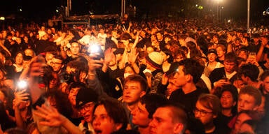 10.000 Fans bei Konzert am Wiener Karlsplatz
