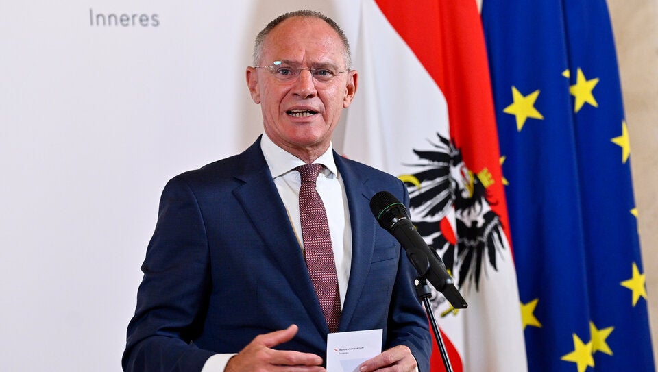 Nach Kirk-Mord: FPÖ-General fordert Rücktritt von Karner