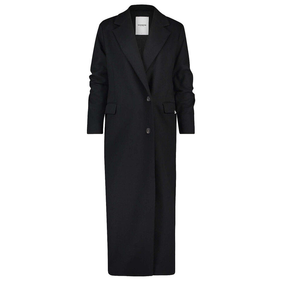 Hailey Bieber trägt Miniröcke auch an kalten Tagen