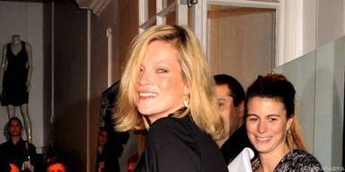 Kate Moss &uuml;bt schon beim Karaoke