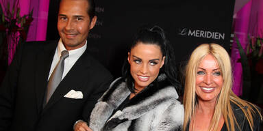 Katie Price in Wien angekommen