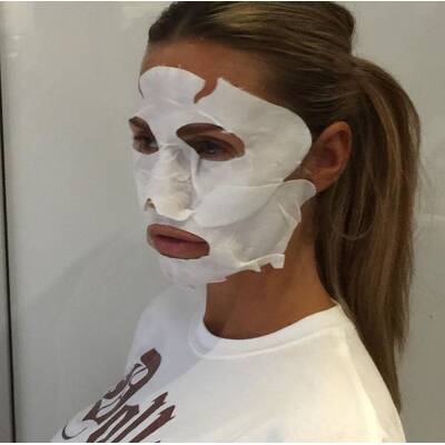 Masken-Mädels - Erkennen Sie diese Promidamen? 