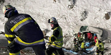 Auto &uuml;berschl&auml;gt sich am Katschberg mehrmals