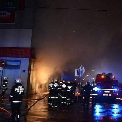 Großeinsatz bei Kellerbrand in Brigittenau 