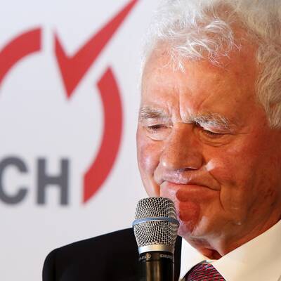 Der Milliardär lud in die Orangerie nach Schönbrunn ein.