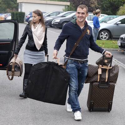 Hoffers Freundin begleitet ihn zum Trainingscamp