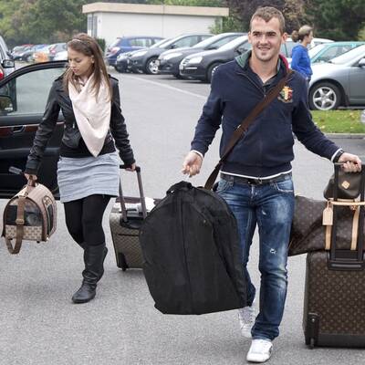 Hoffers Freundin begleitet ihn zum Trainingscamp