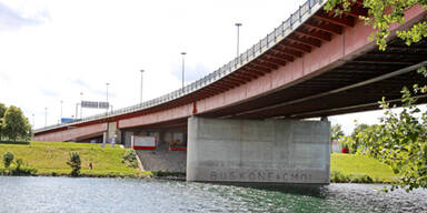 Student stirbt bei Brücken- Sprung