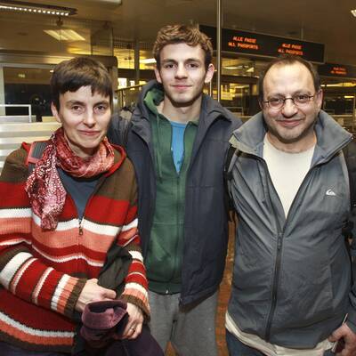 Mit Militärflugzeug in die Heimat