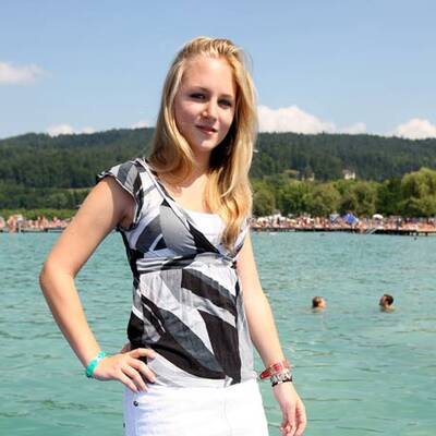 Promis beim Beachvolleyball-Event