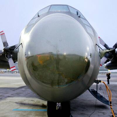 Mit Militärflugzeug in die Heimat