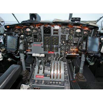 Mit Militärflugzeug in die Heimat