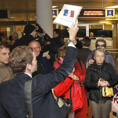 Mit Militärflugzeug in die Heimat
