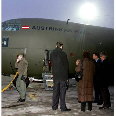 Mit Militärflugzeug in die Heimat