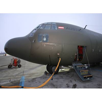 Mit Militärflugzeug in die Heimat