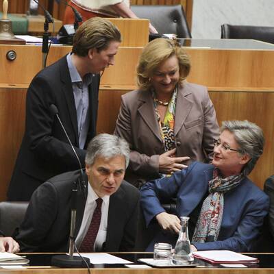 Maria Fekters erster Parlaments-Auftritt als Finanzministerin