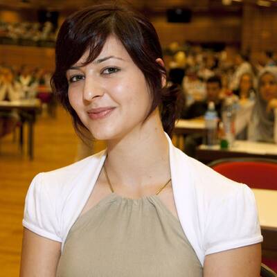 So kämpfen Tausende um Uniplatz