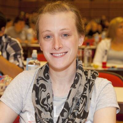 So kämpfen Tausende um Uniplatz