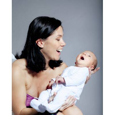 Adriana Zartl zeigt Baby Luca