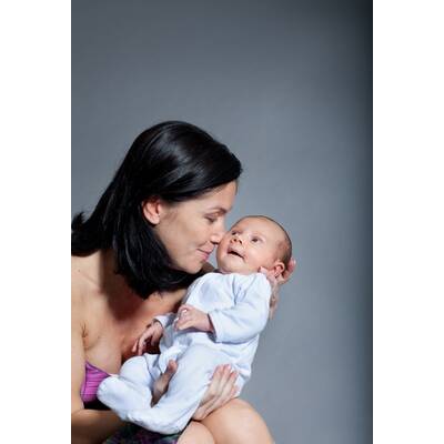 Adriana Zartl zeigt Baby Luca