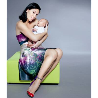 Adriana Zartl zeigt Baby Luca