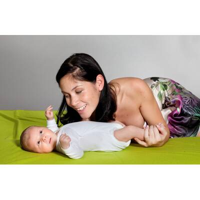 Adriana Zartl zeigt Baby Luca