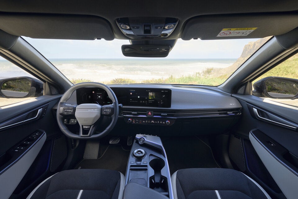 Die GT-Variante holt 650 PS und 770 Nm Spitzenleistung aus je einem E-Motor pro Achse bei einer Batterie-Kapazität von 84 kWh raus.