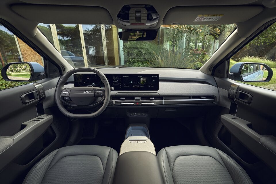 Eine Allradantriebs-Version und auch eine performante GT-Version wurden bereits angekündigt. 