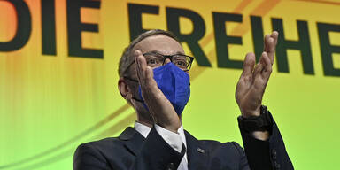 Kickl attackiert 't&uuml;rkise Karrieristen-Bagage'