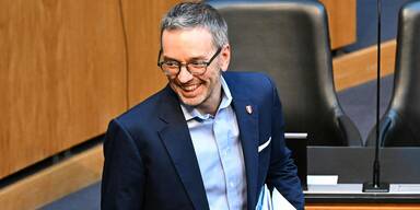 Umfrage-Knaller: FPÖ doppelt so stark wie ÖVP und SPÖ