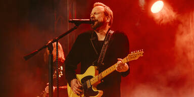 Kiefer Sutherland rockt heute Wien mit Whiskey-Laune und Ozzy-Tribute