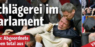 Ukraine: Rauchbomben und fliegende Eier