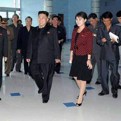 Nordkoreas Kim mit Frau und Krake