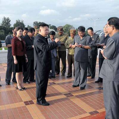 Nordkoreas Kim mit Frau und Krake