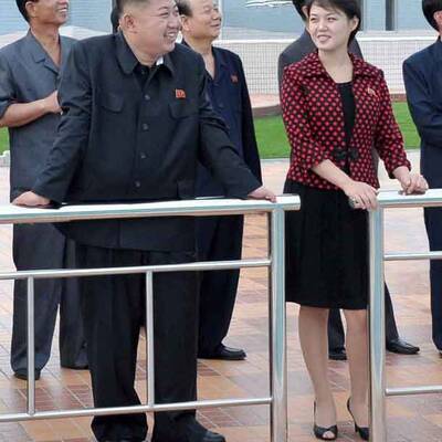 Nordkoreas Kim mit Frau und Krake