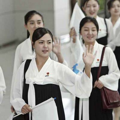 Nordkoreas Kim mit Frau und Krake