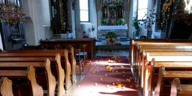 Kinder verw&uuml;sten Kirche