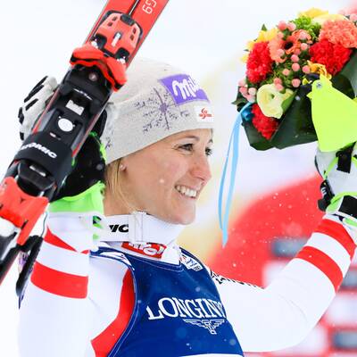 So emotional feiert Michaela Kirchgasser