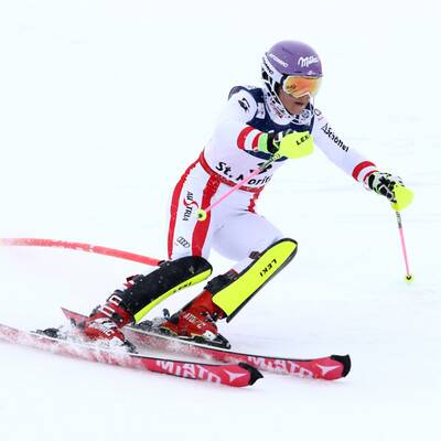 So emotional feiert Michaela Kirchgasser