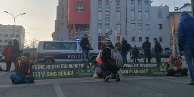 Klima-Kleber legen erstmals Klagenfurt lahm