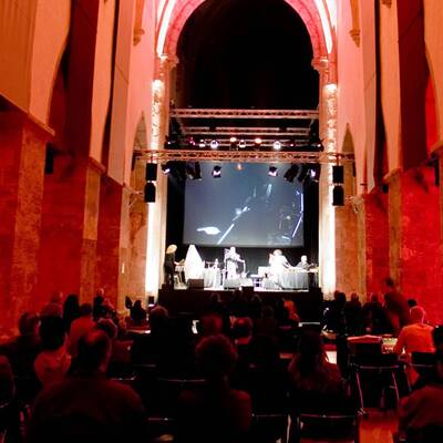 Rihanna - Queen of Downloads