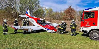 Kleinflugzeug bei Landung verungl&uuml;ckt