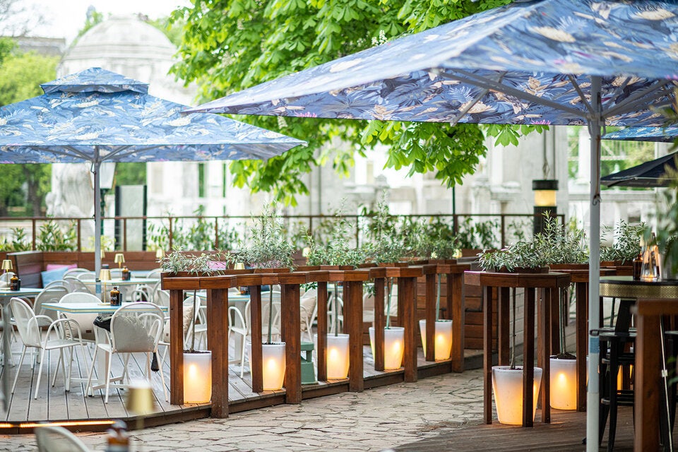 Die schönsten Rooftop-Bars, Grün-Oasen und Schanigärten in Wien