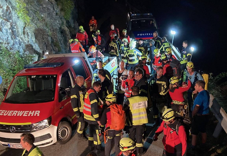 Kopfüber im Seil: Kletterer löst Rettungseinsatz aus