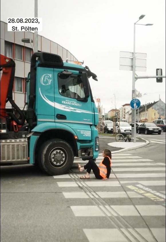 Klimakleber legen Verkehr in St. Pölten lahm