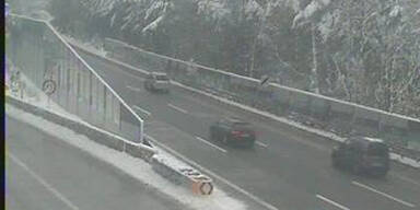 Neuschnee: Stromausfall und Crashs