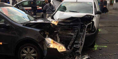 Autos krachen in Ottakring zusammen