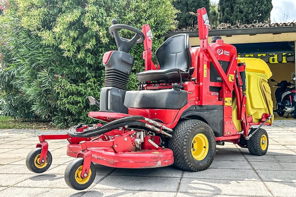 Ferrari-Rasenmäher aus Benko-Villa.