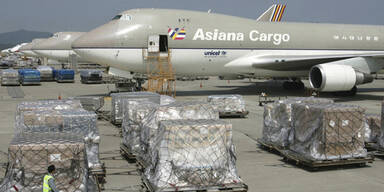 Frachtflugzeug stürzt ins Meer