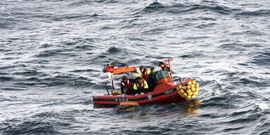 Frachtflugzeug stürzt ins Meer